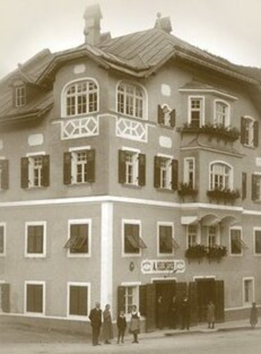 Il negozio ampliato in una foto dell'anno 1922